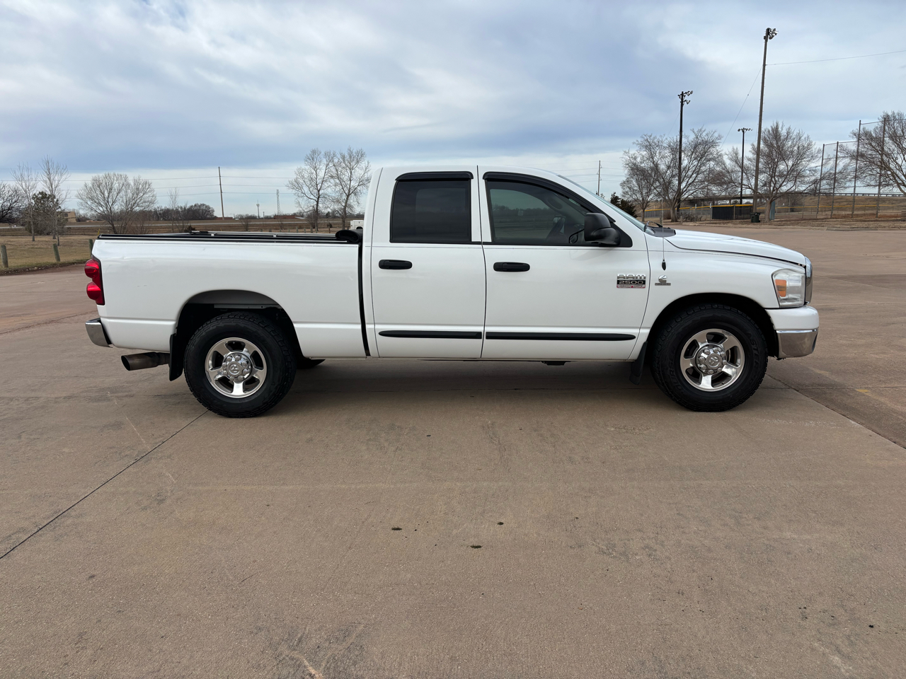 Dodge Ram 2500 2WD Quad Cab 140.5" SLT 2007