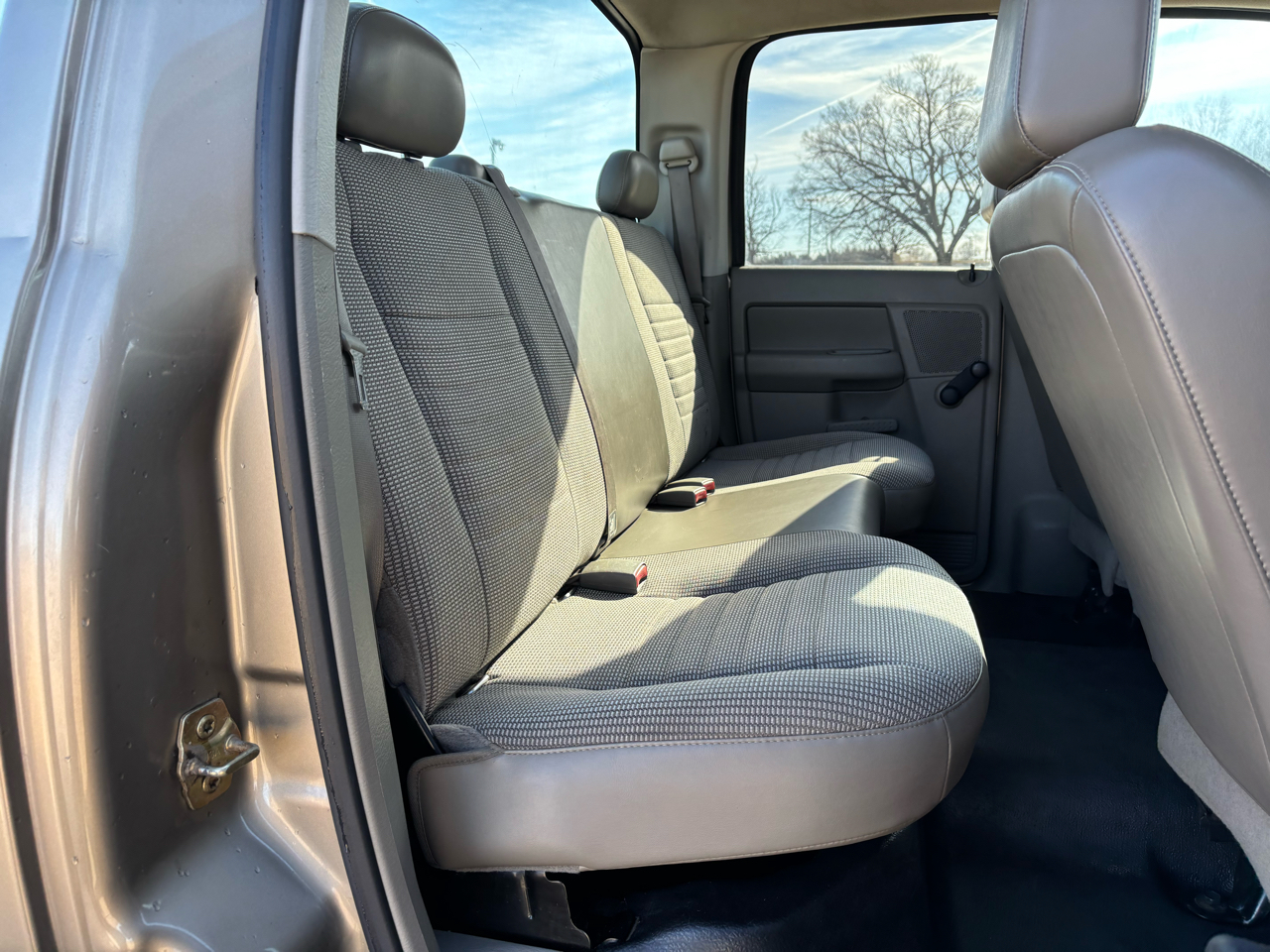 Dodge Ram 2500 4dr Quad Cab 160.5 4WD ST 2006