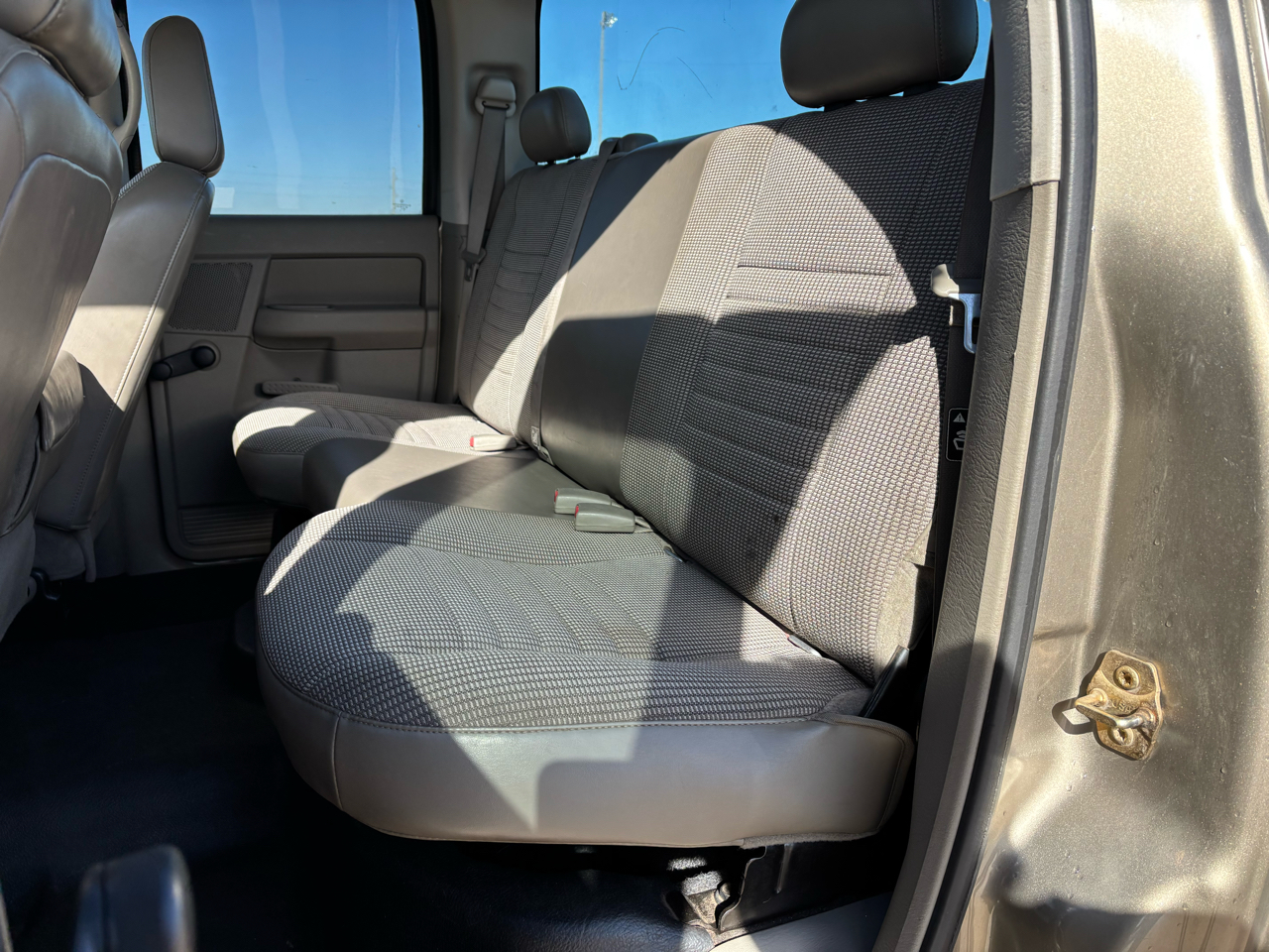 Dodge Ram 2500 4dr Quad Cab 160.5 4WD ST 2006