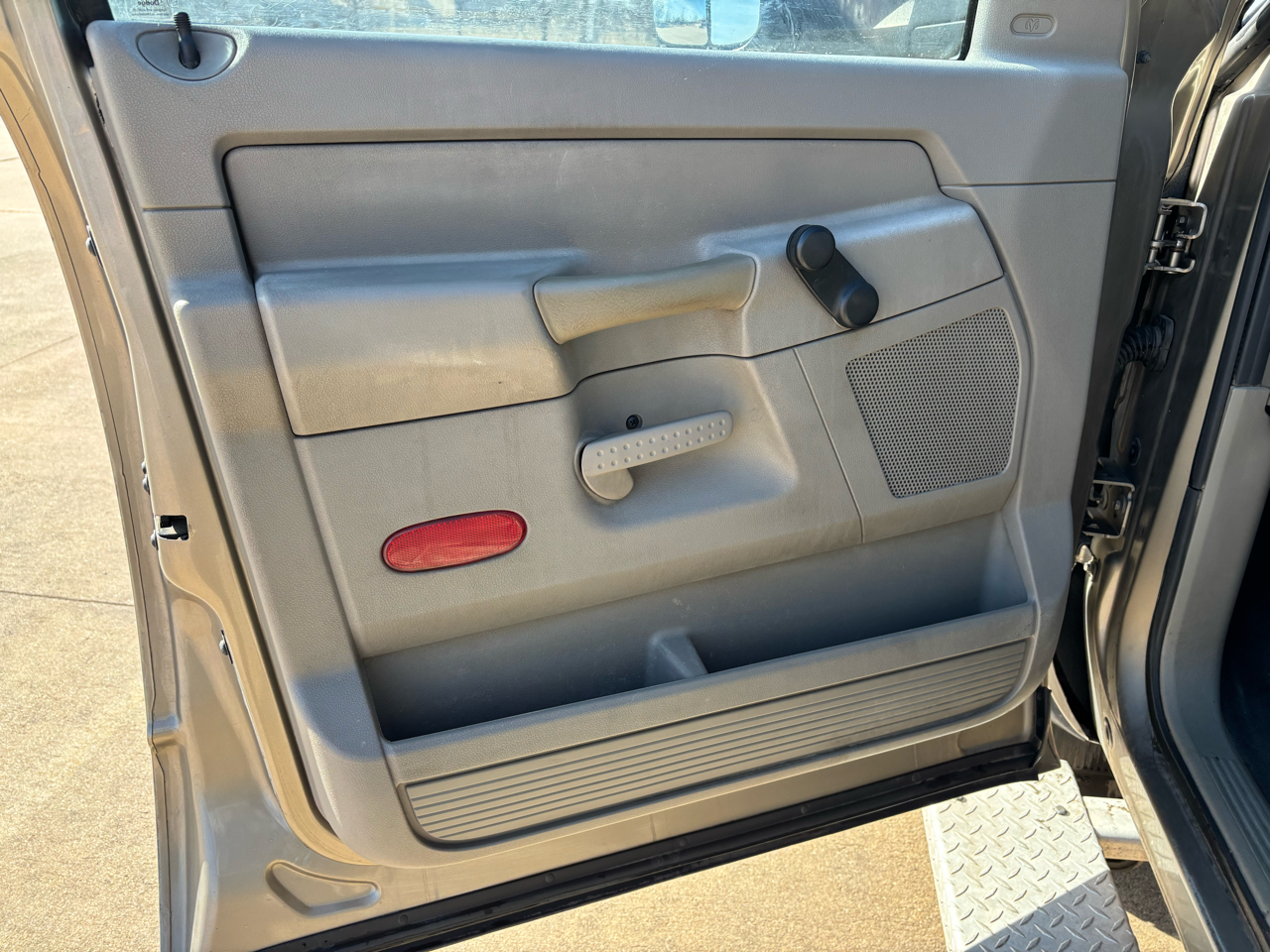 Dodge Ram 2500 4dr Quad Cab 160.5 4WD ST 2006