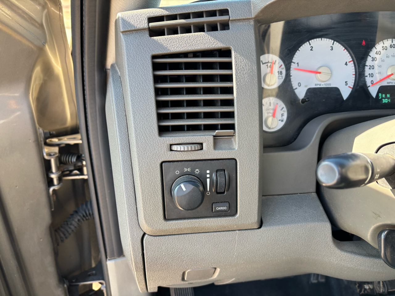 Dodge Ram 2500 4dr Quad Cab 160.5 4WD ST 2006