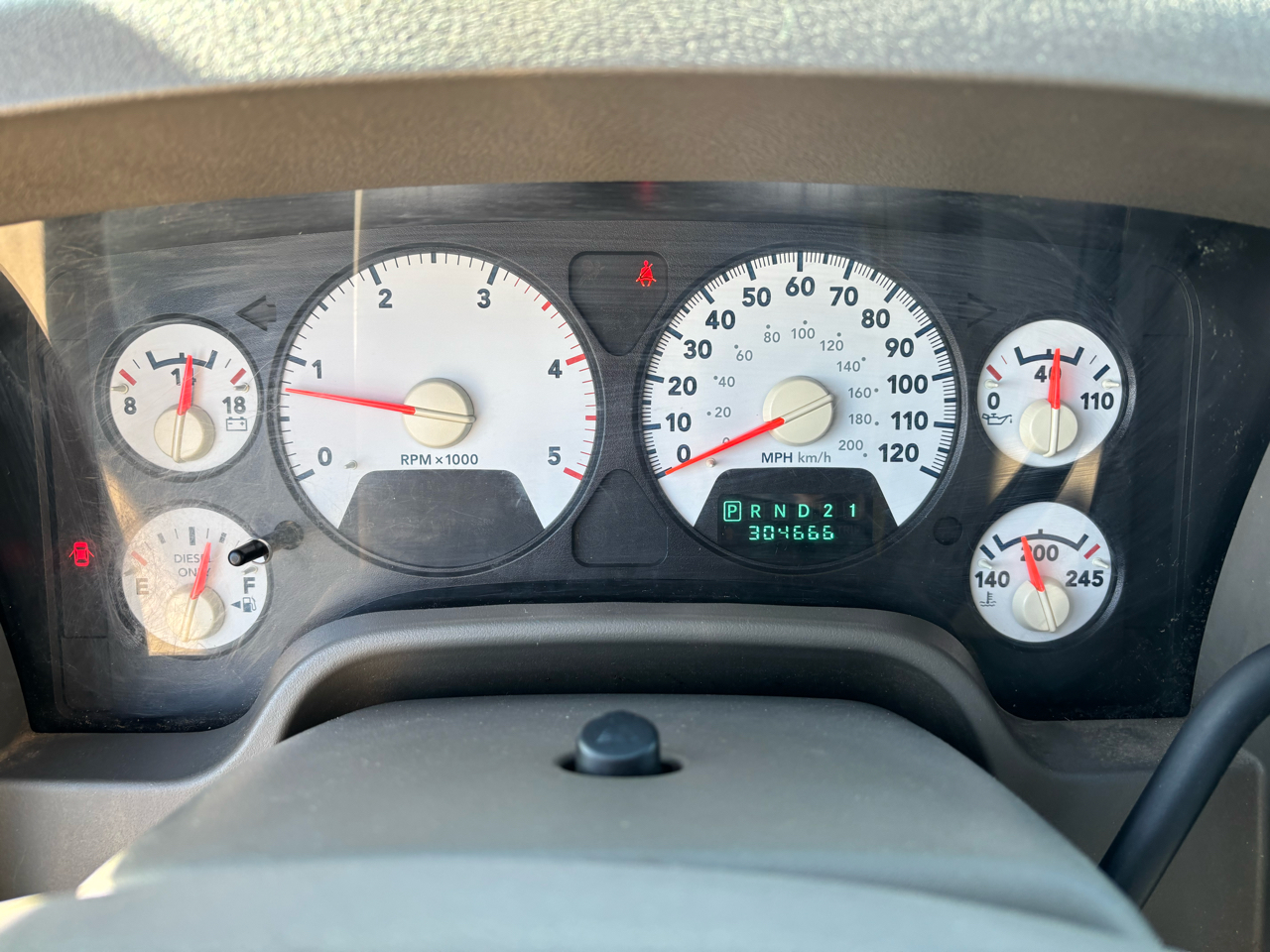 Dodge Ram 2500 4dr Quad Cab 160.5 4WD ST 2006