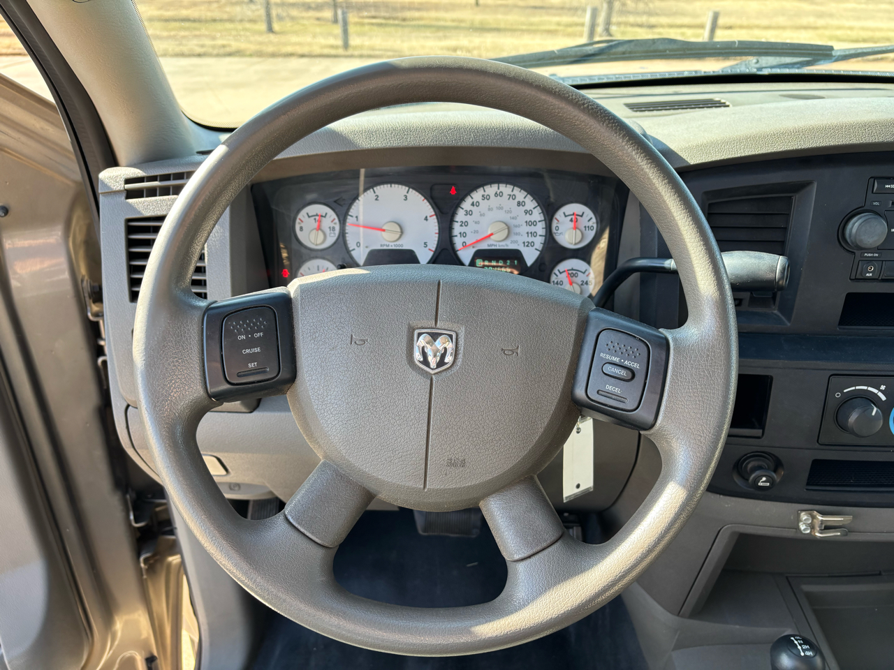 Dodge Ram 2500 4dr Quad Cab 160.5 4WD ST 2006
