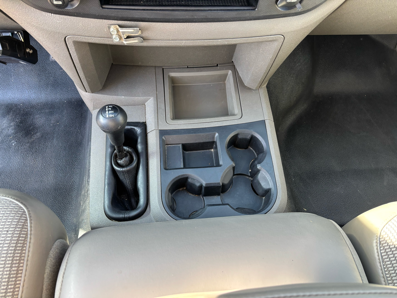 Dodge Ram 2500 4dr Quad Cab 160.5 4WD ST 2006