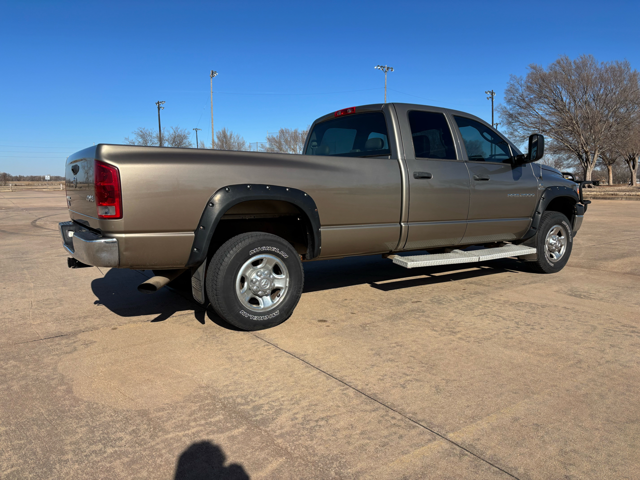 Dodge Ram 2500 4dr Quad Cab 160.5 4WD ST 2006
