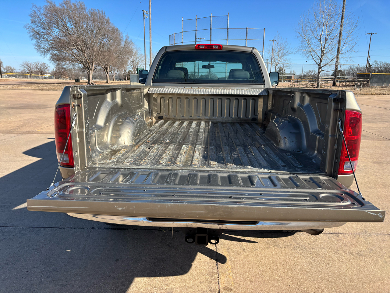 Dodge Ram 2500 4dr Quad Cab 160.5 4WD ST 2006