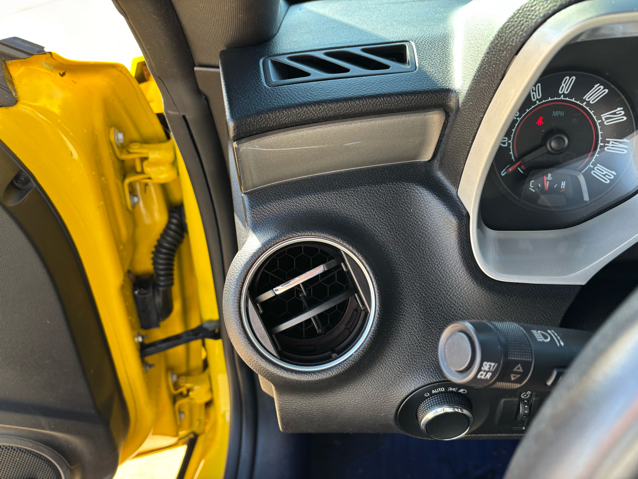 Chevrolet Camaro 2dr Cpe 2LT 2011