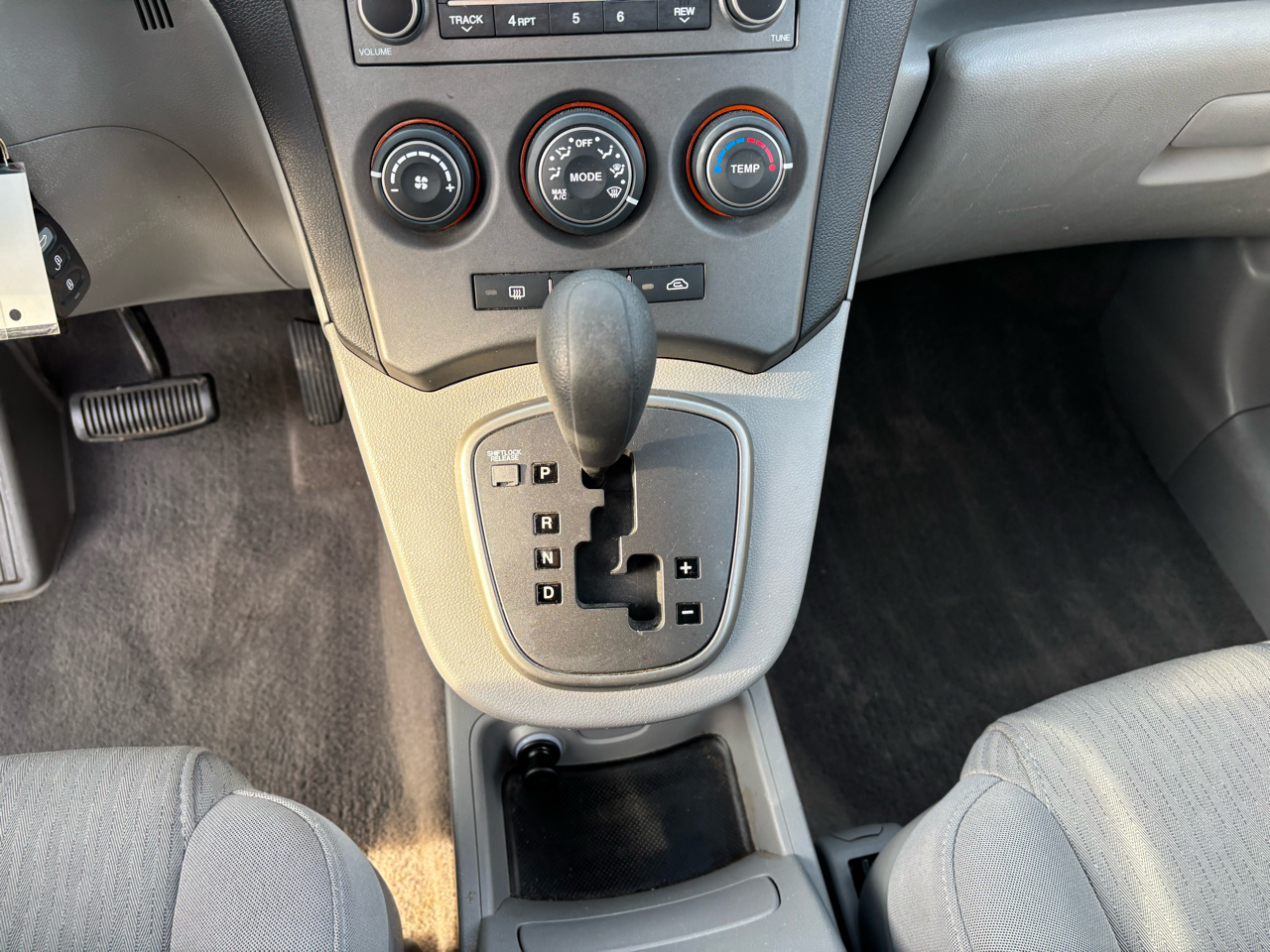 Kia Rondo 4dr I4 Auto LX 2007