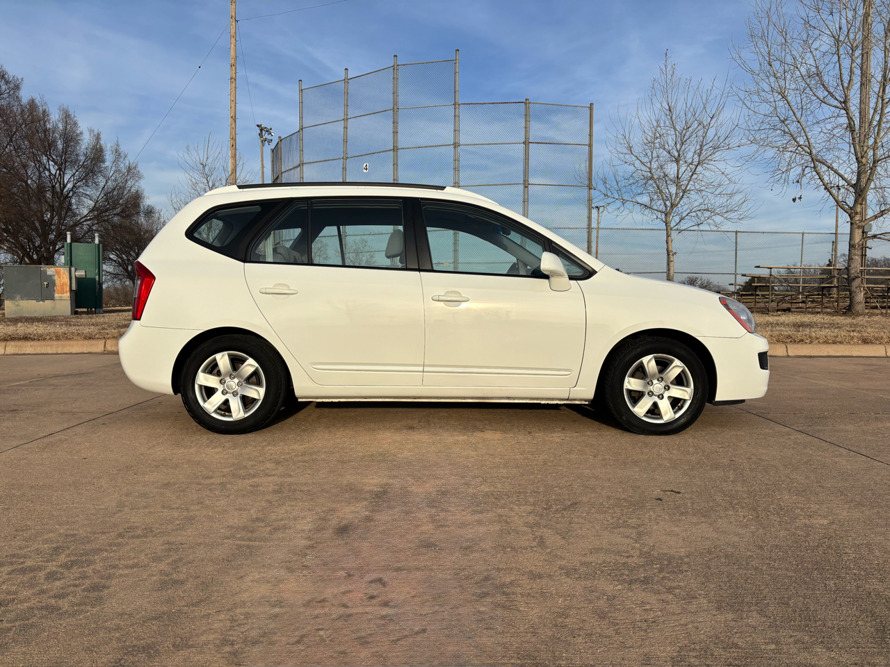 Kia Rondo 4dr I4 Auto LX 2007
