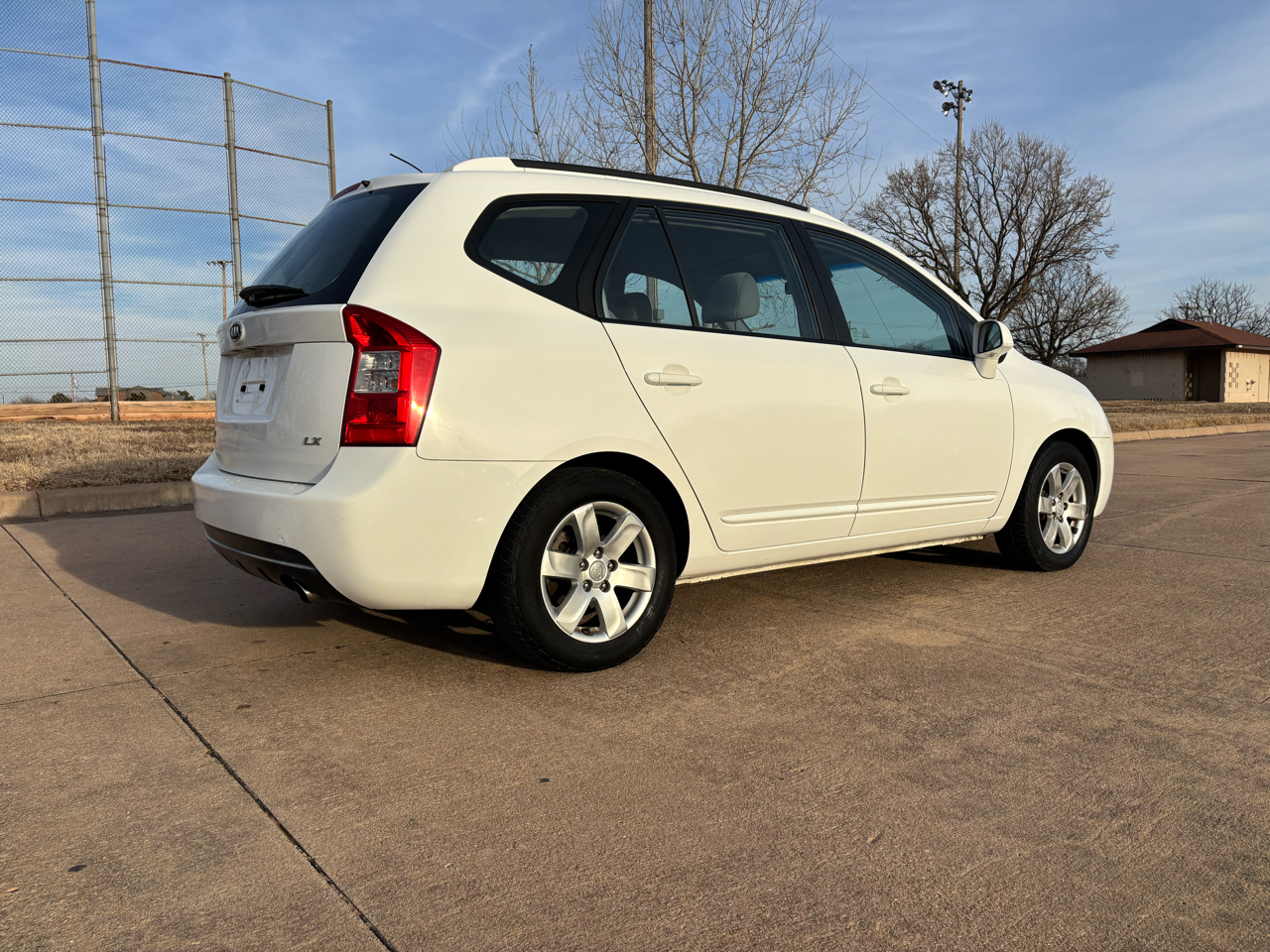 Kia Rondo 4dr I4 Auto LX 2007