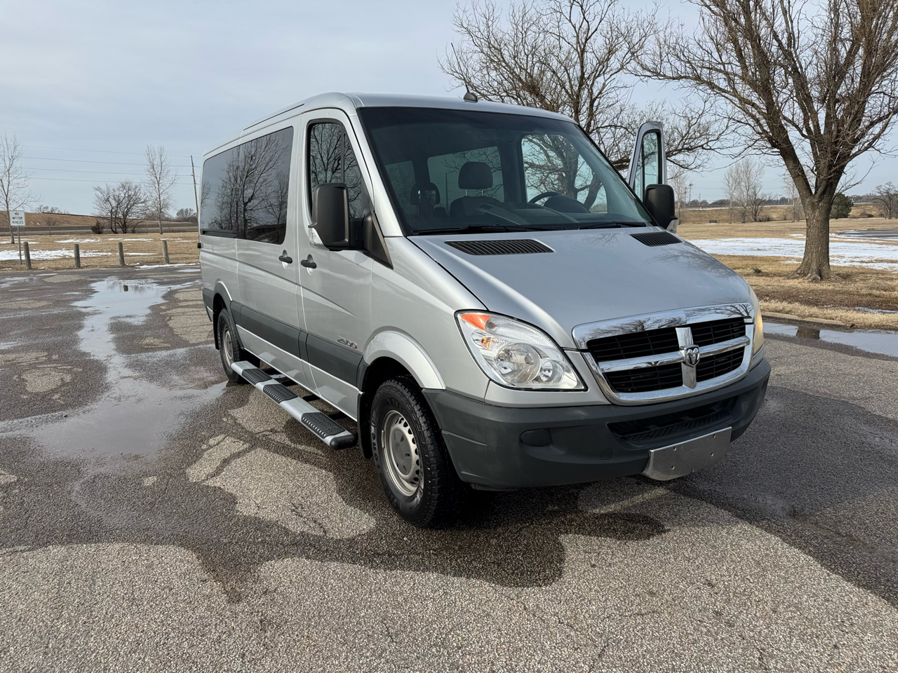 Dodge Sprinter Wagon 2500 144" 2007
