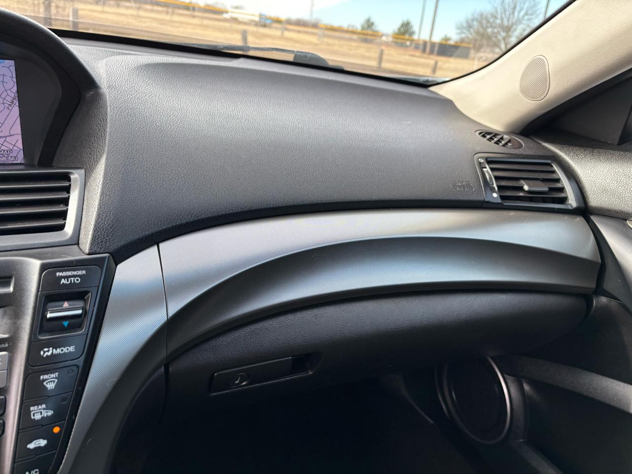 Acura TL 4dr Sdn 2WD Tech 2009