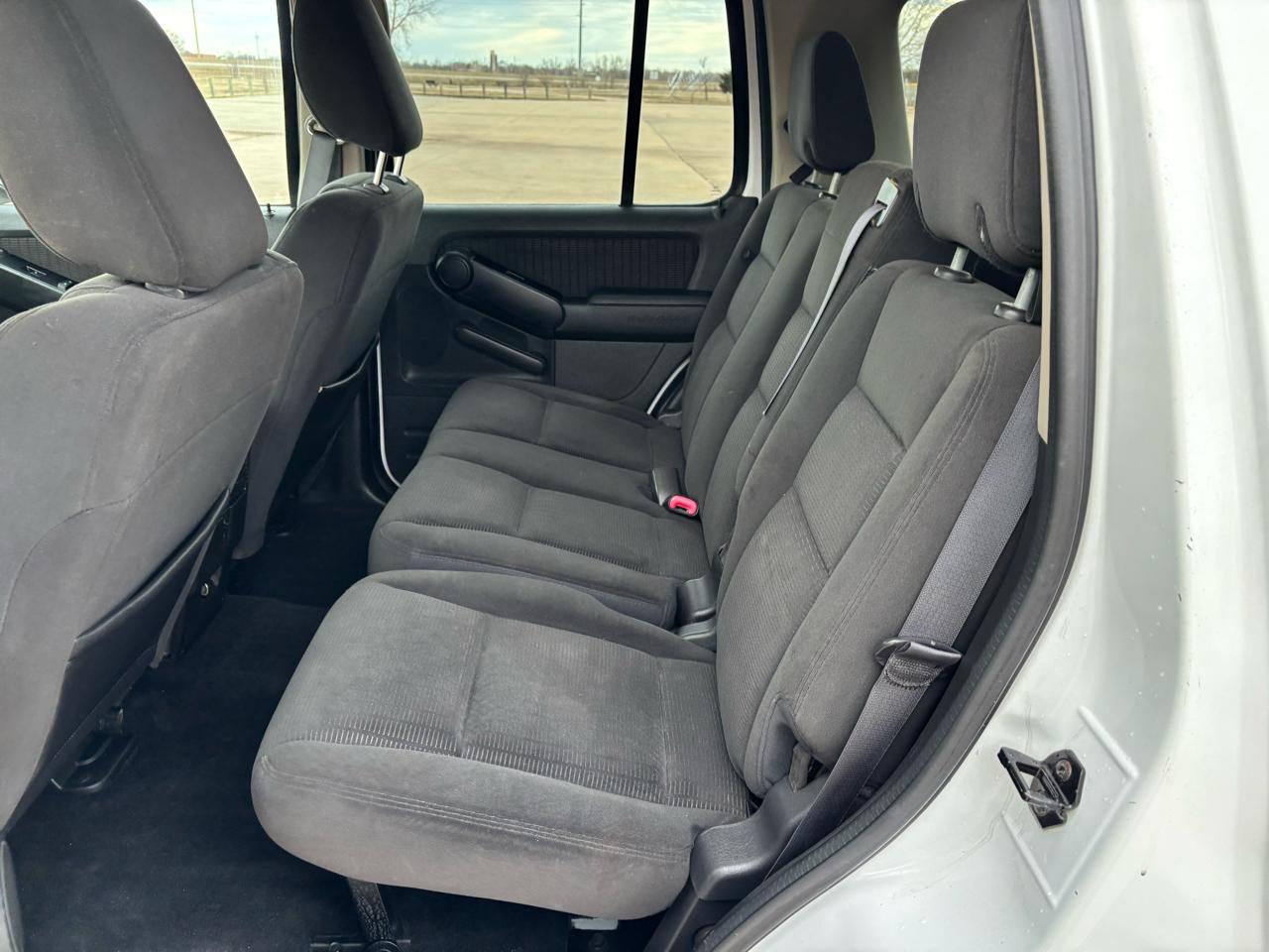 Ford Explorer 4WD 4dr V6 XLT 2009