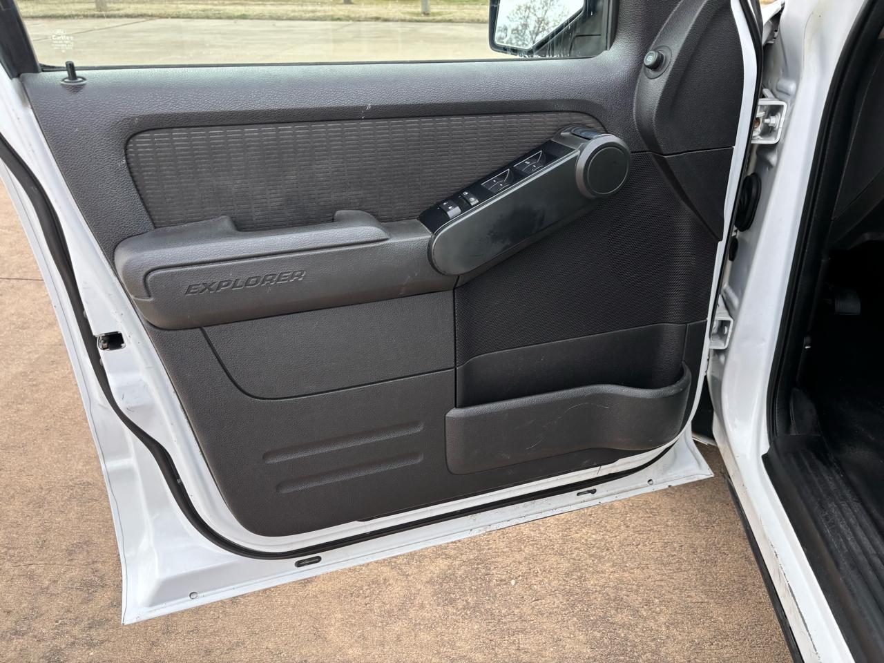 Ford Explorer 4WD 4dr V6 XLT 2009