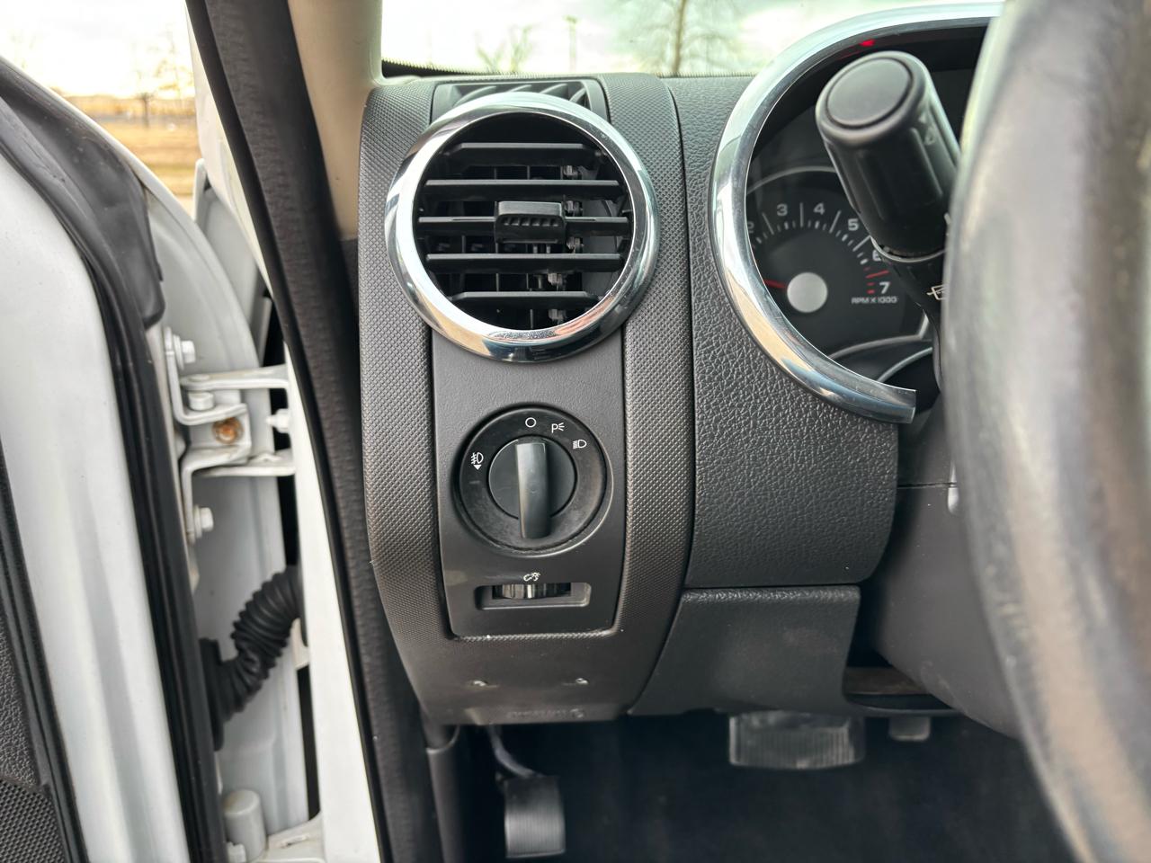 Ford Explorer 4WD 4dr V6 XLT 2009