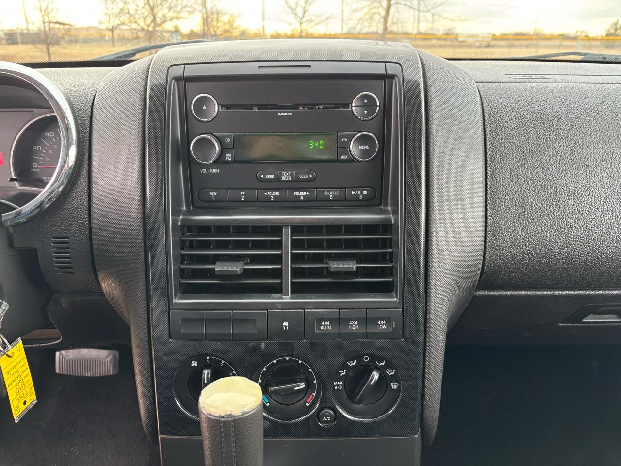 Ford Explorer 4WD 4dr V6 XLT 2009