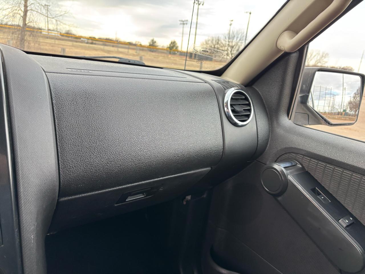 Ford Explorer 4WD 4dr V6 XLT 2009