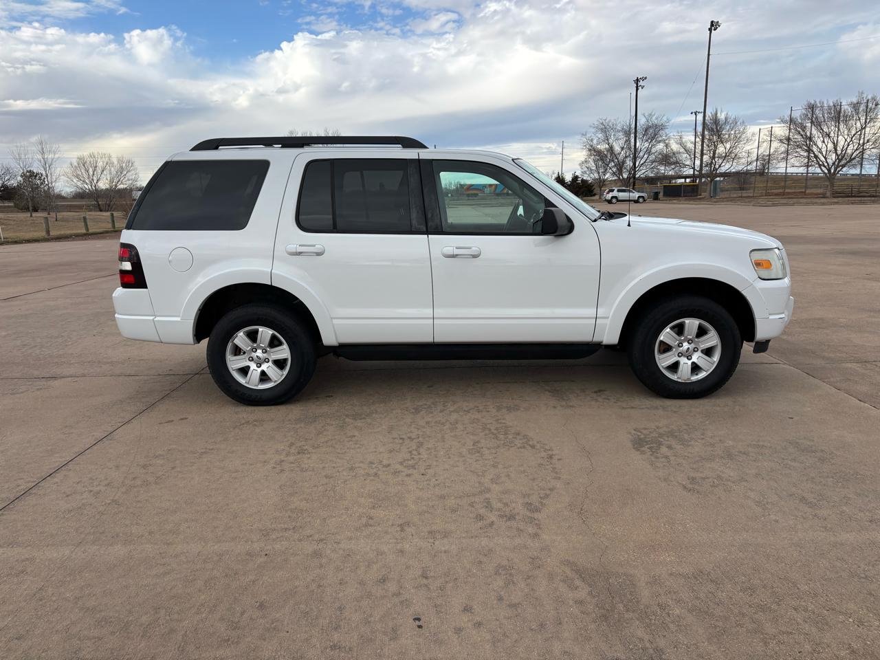 Ford Explorer 4WD 4dr V6 XLT 2009
