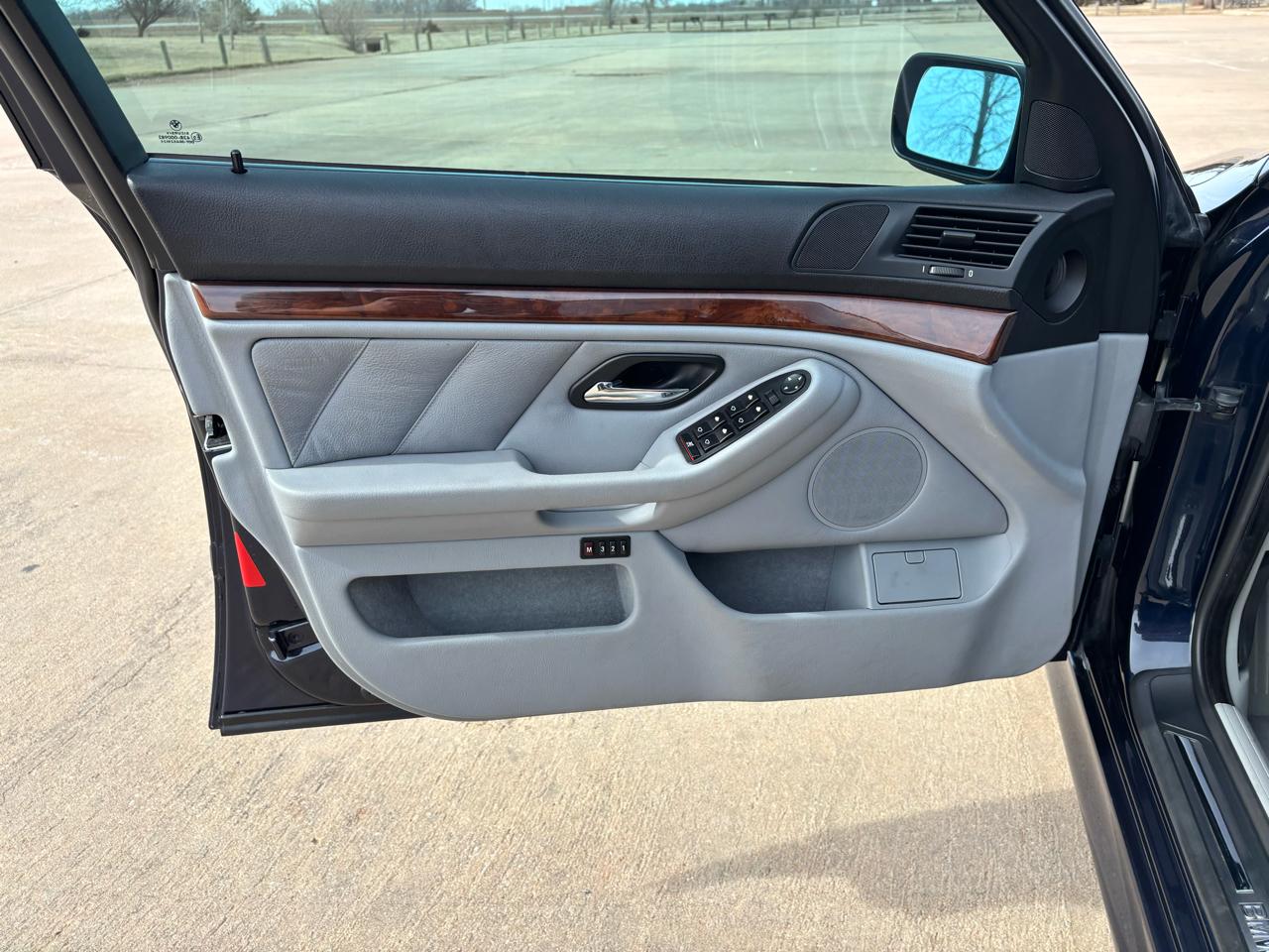 BMW 5 Series 540iA 4dr Sdn Auto 2001