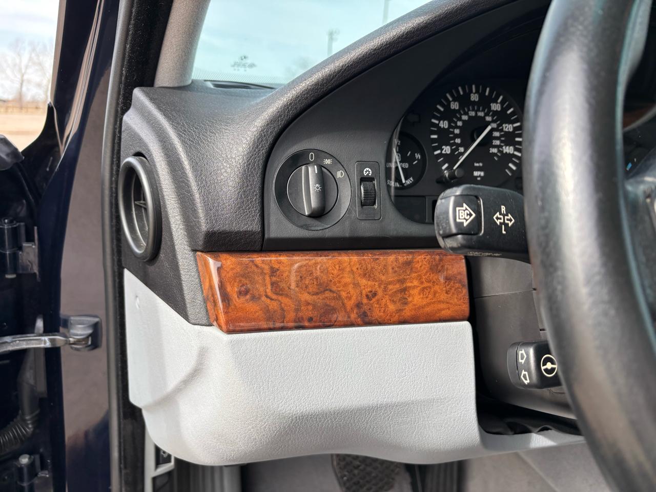 BMW 5 Series 540iA 4dr Sdn Auto 2001