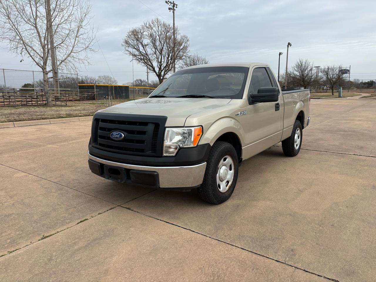 Ford F-150 2WD Reg Cab 126" STX 2009