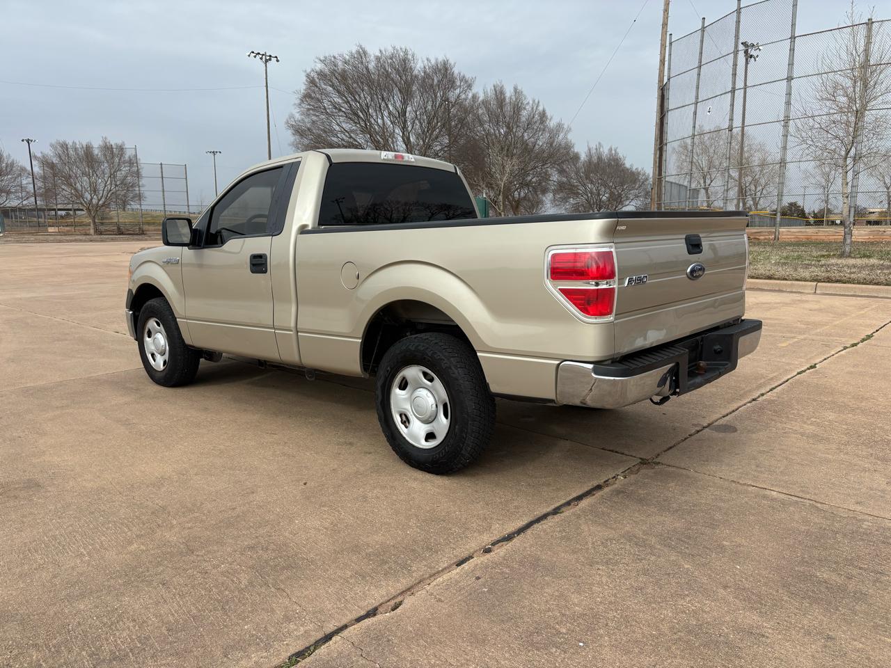 Ford F-150 2WD Reg Cab 126" STX 2009