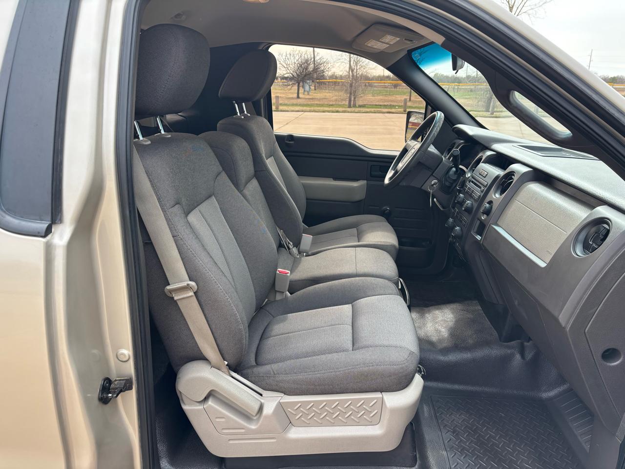 Ford F-150 2WD Reg Cab 126" STX 2009