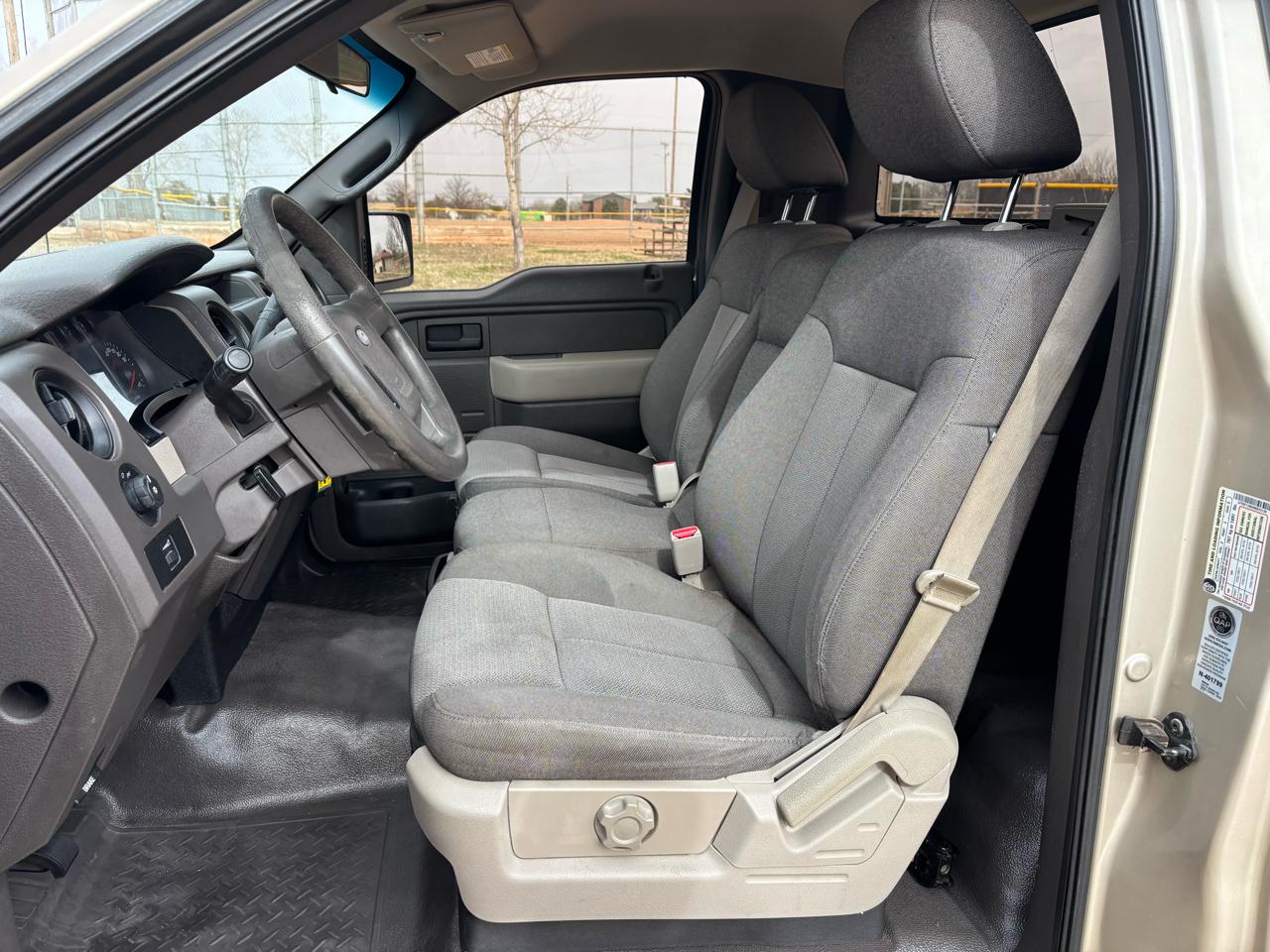 Ford F-150 2WD Reg Cab 126" STX 2009