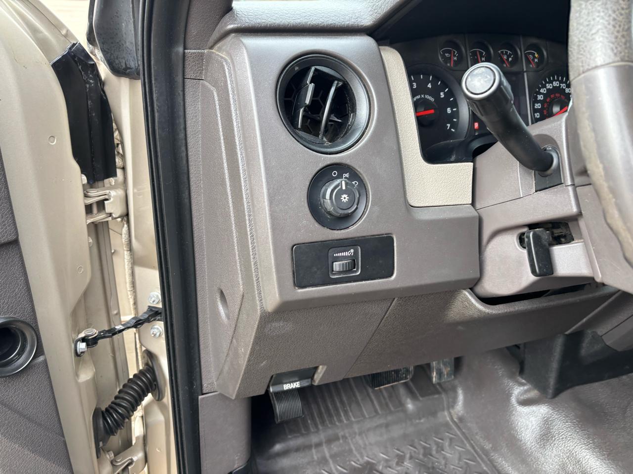 Ford F-150 2WD Reg Cab 126" STX 2009