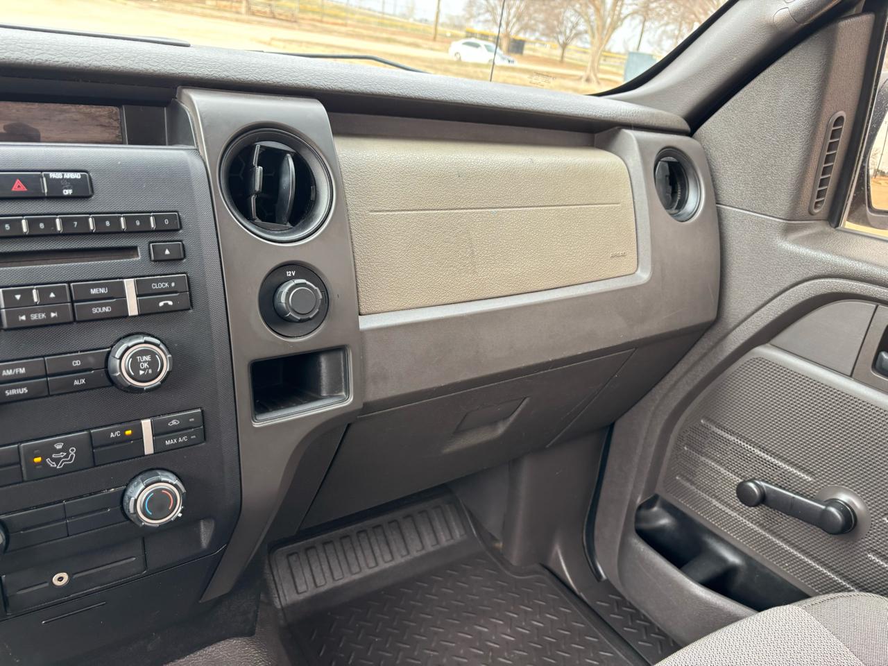 Ford F-150 2WD Reg Cab 126" STX 2009