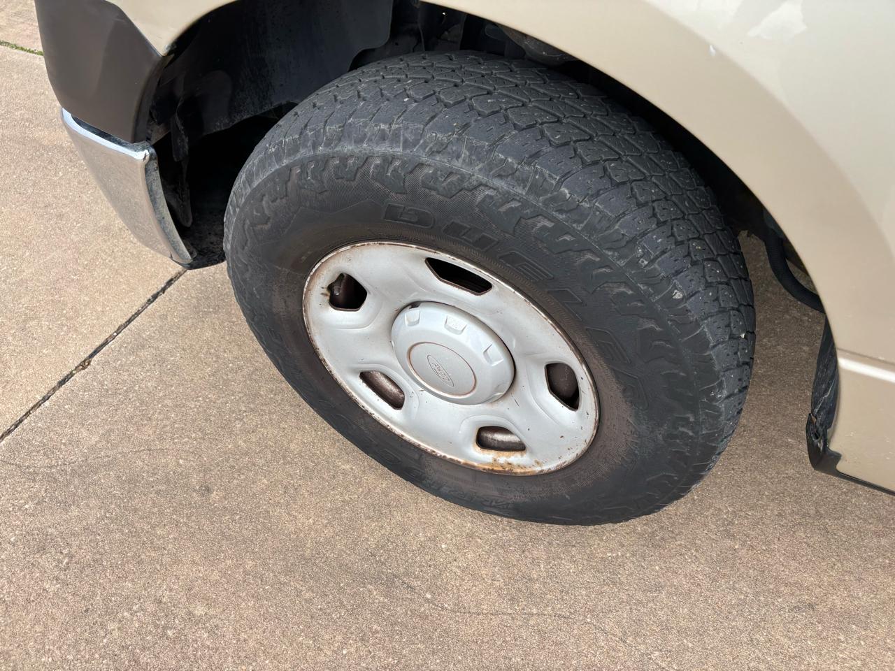 Ford F-150 2WD Reg Cab 126" STX 2009