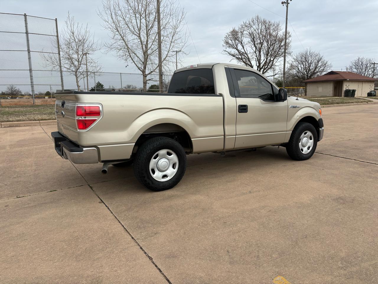 Ford F-150 2WD Reg Cab 126" STX 2009