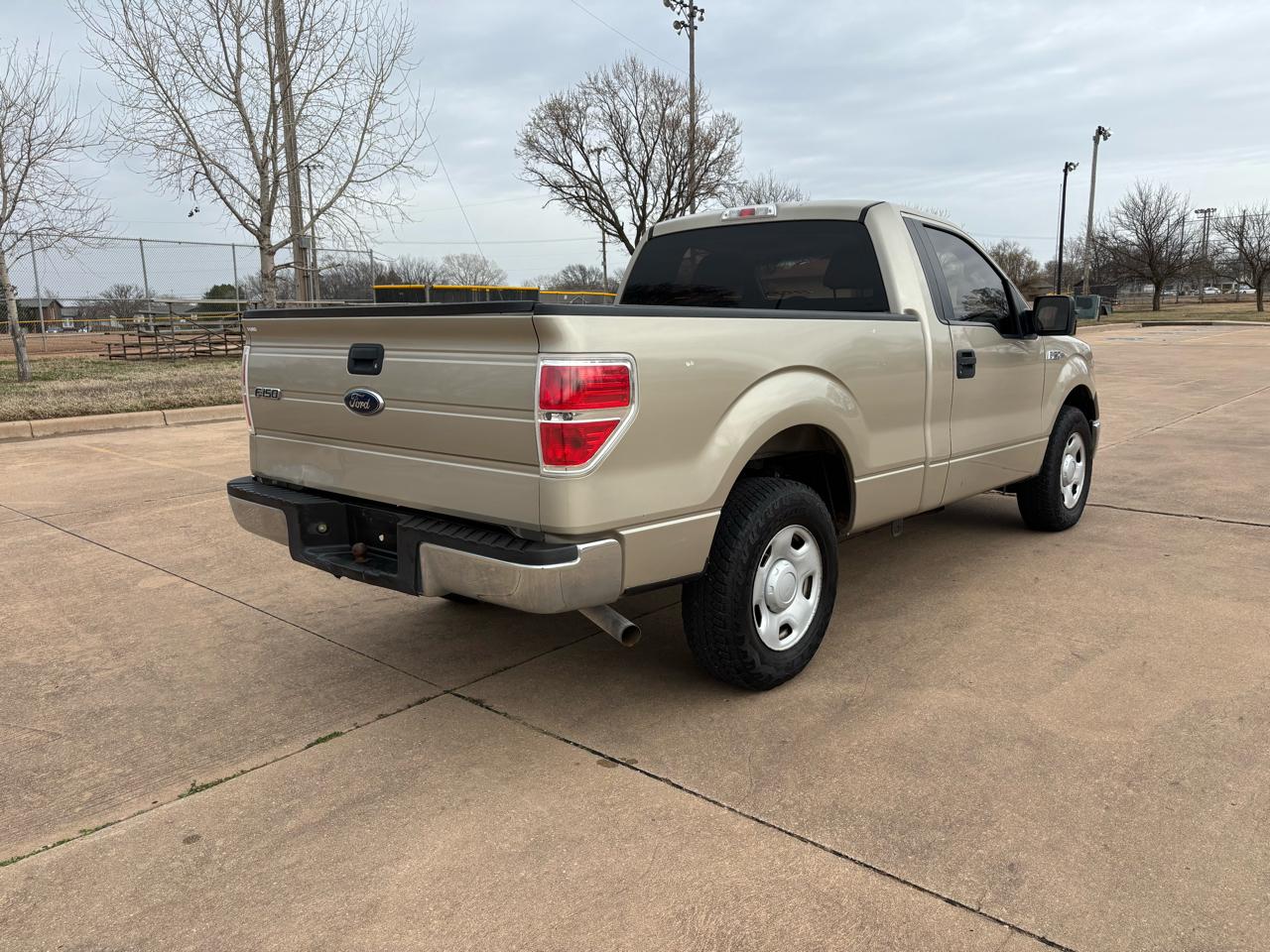 Ford F-150 2WD Reg Cab 126" STX 2009
