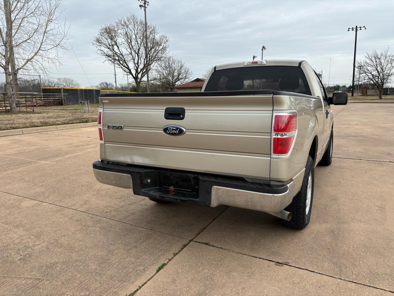 Ford F-150 2WD Reg Cab 126" STX 2009