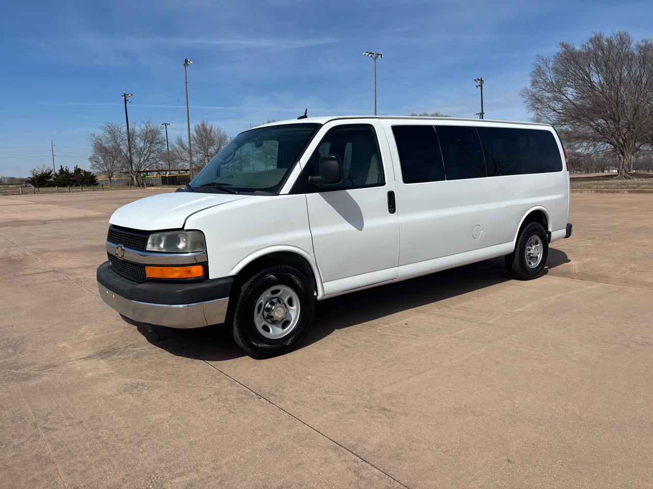 Chevrolet Express Passenger RWD 3500 155" LT w/1LT 2014