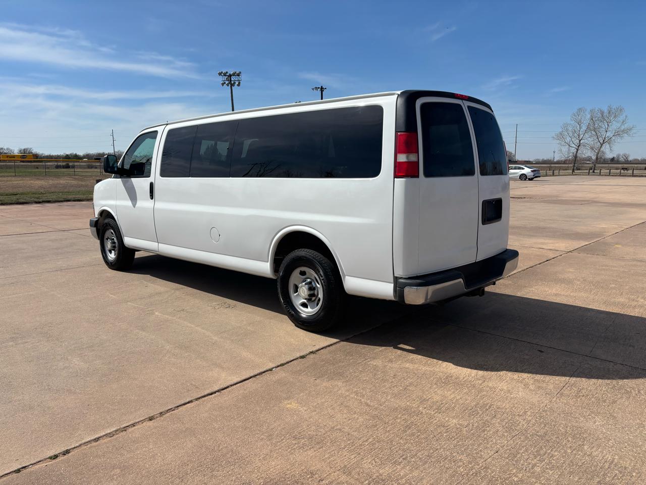 Chevrolet Express Passenger RWD 3500 155" LT w/1LT 2014