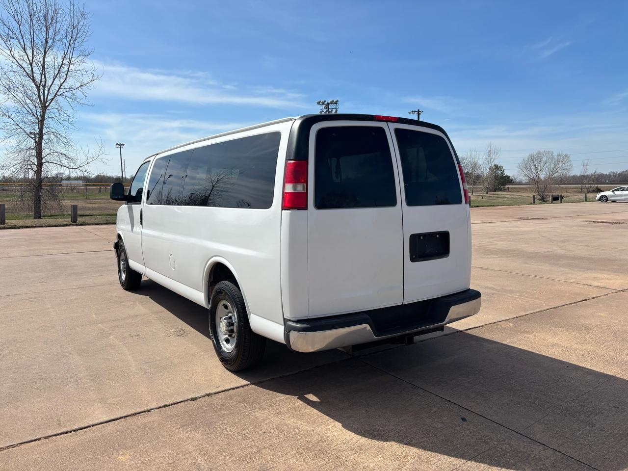 Chevrolet Express Passenger RWD 3500 155" LT w/1LT 2014