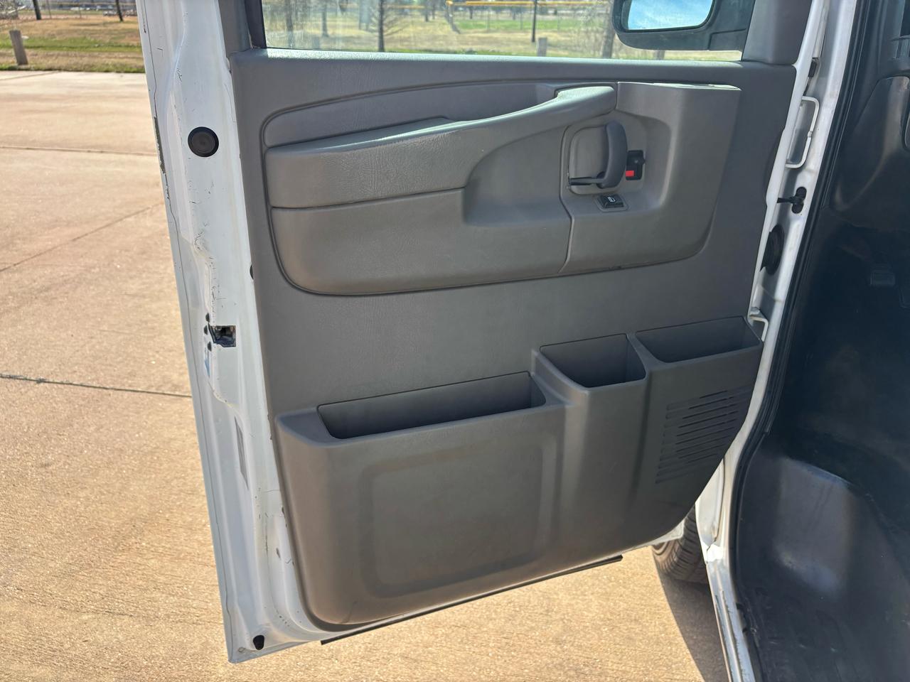 Chevrolet Express Passenger RWD 3500 155" LT w/1LT 2014