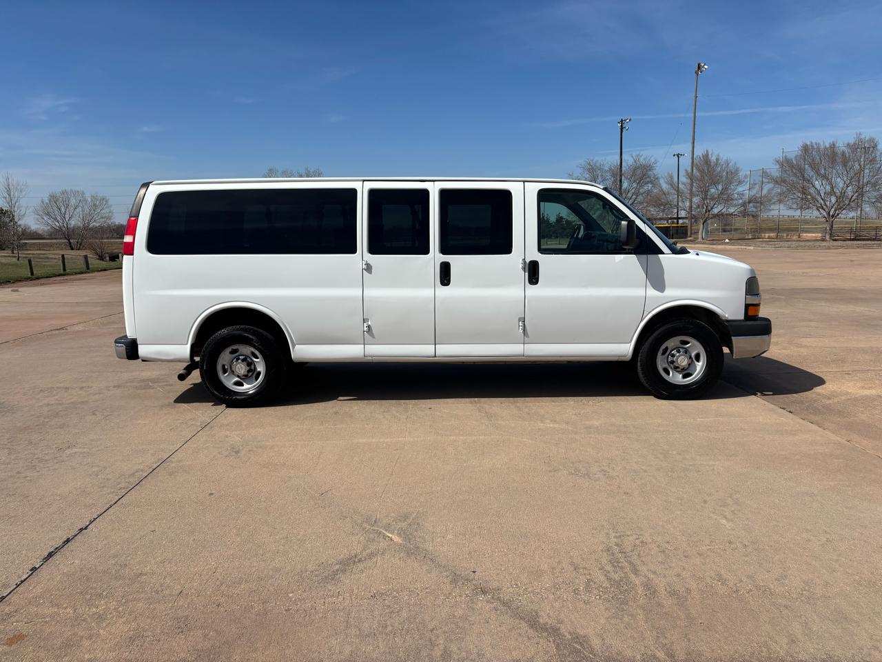 Chevrolet Express Passenger RWD 3500 155" LT w/1LT 2014