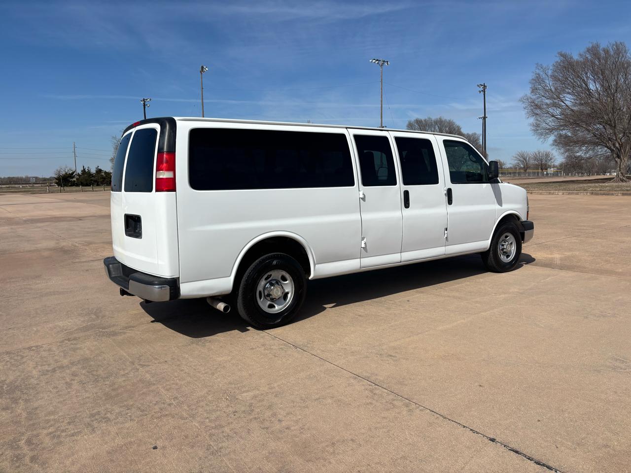 Chevrolet Express Passenger RWD 3500 155" LT w/1LT 2014