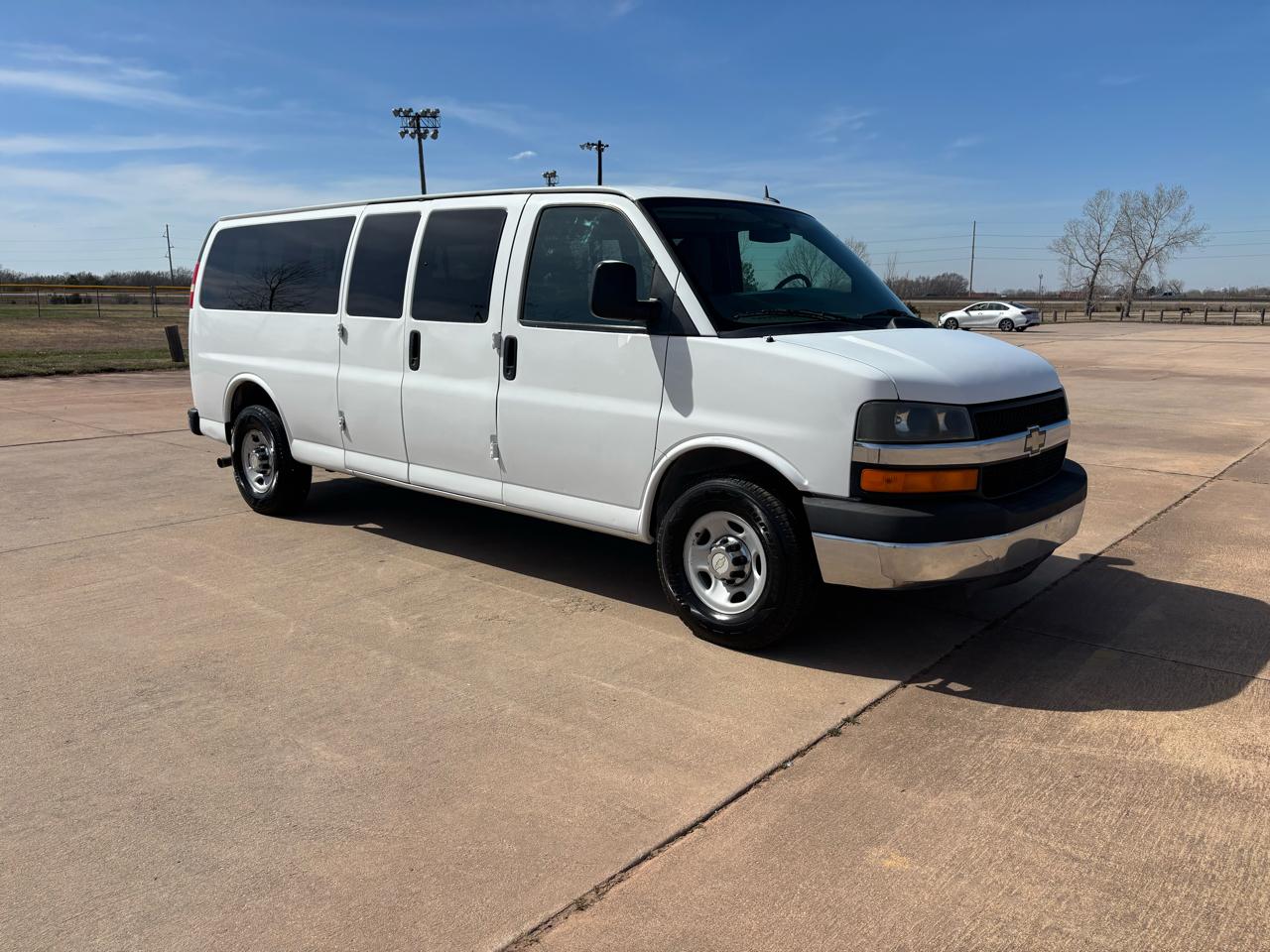 Chevrolet Express Passenger RWD 3500 155" LT w/1LT 2014