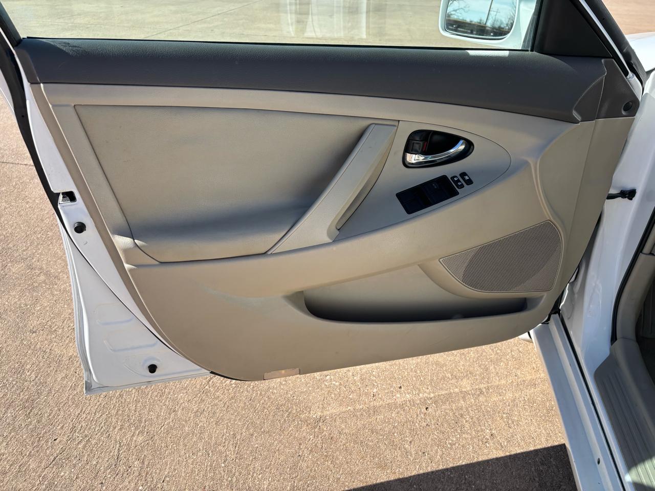 Toyota Camry 4dr Sdn I4 Man LE (Natl) 2008