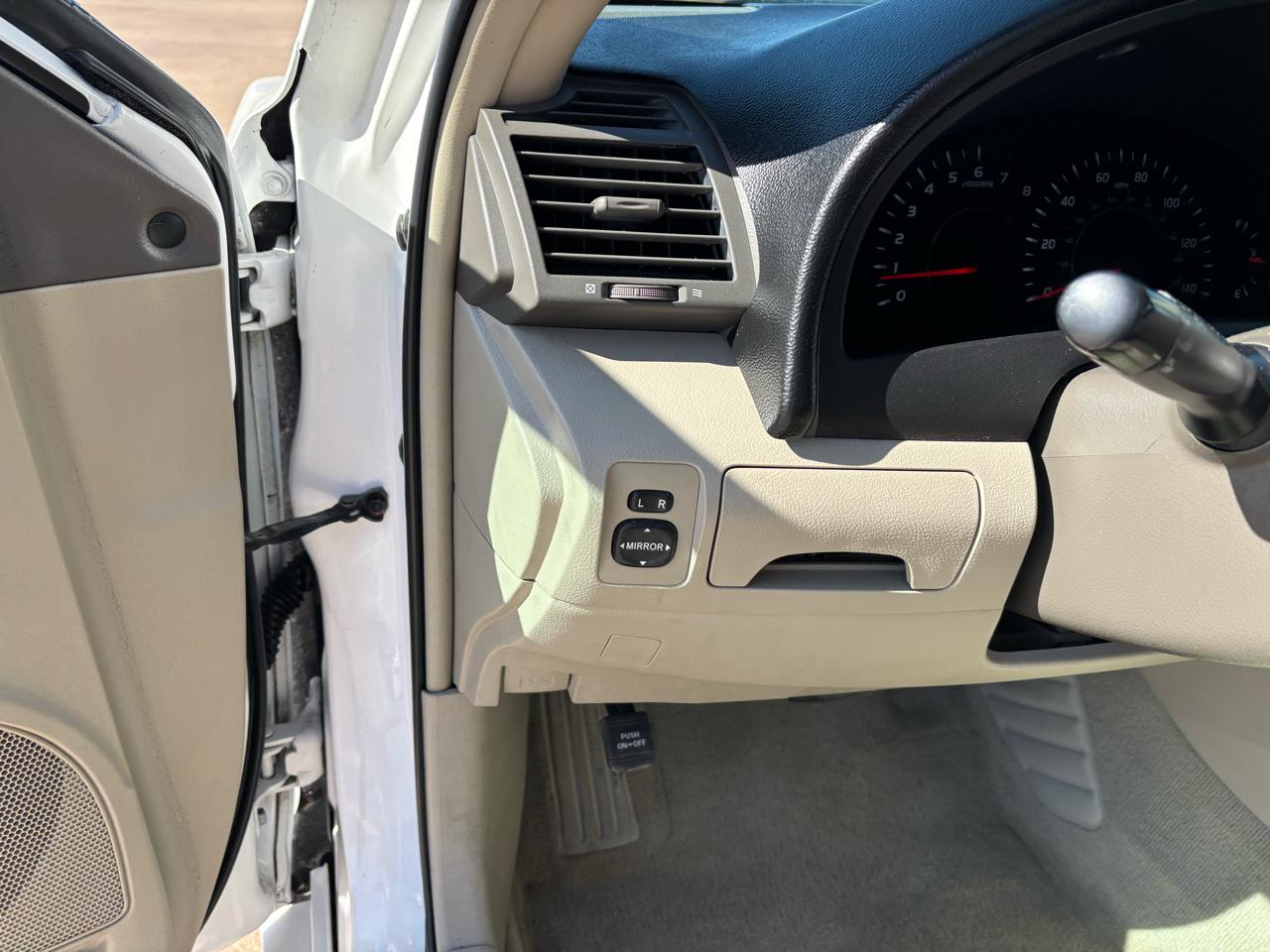 Toyota Camry 4dr Sdn I4 Man LE (Natl) 2008