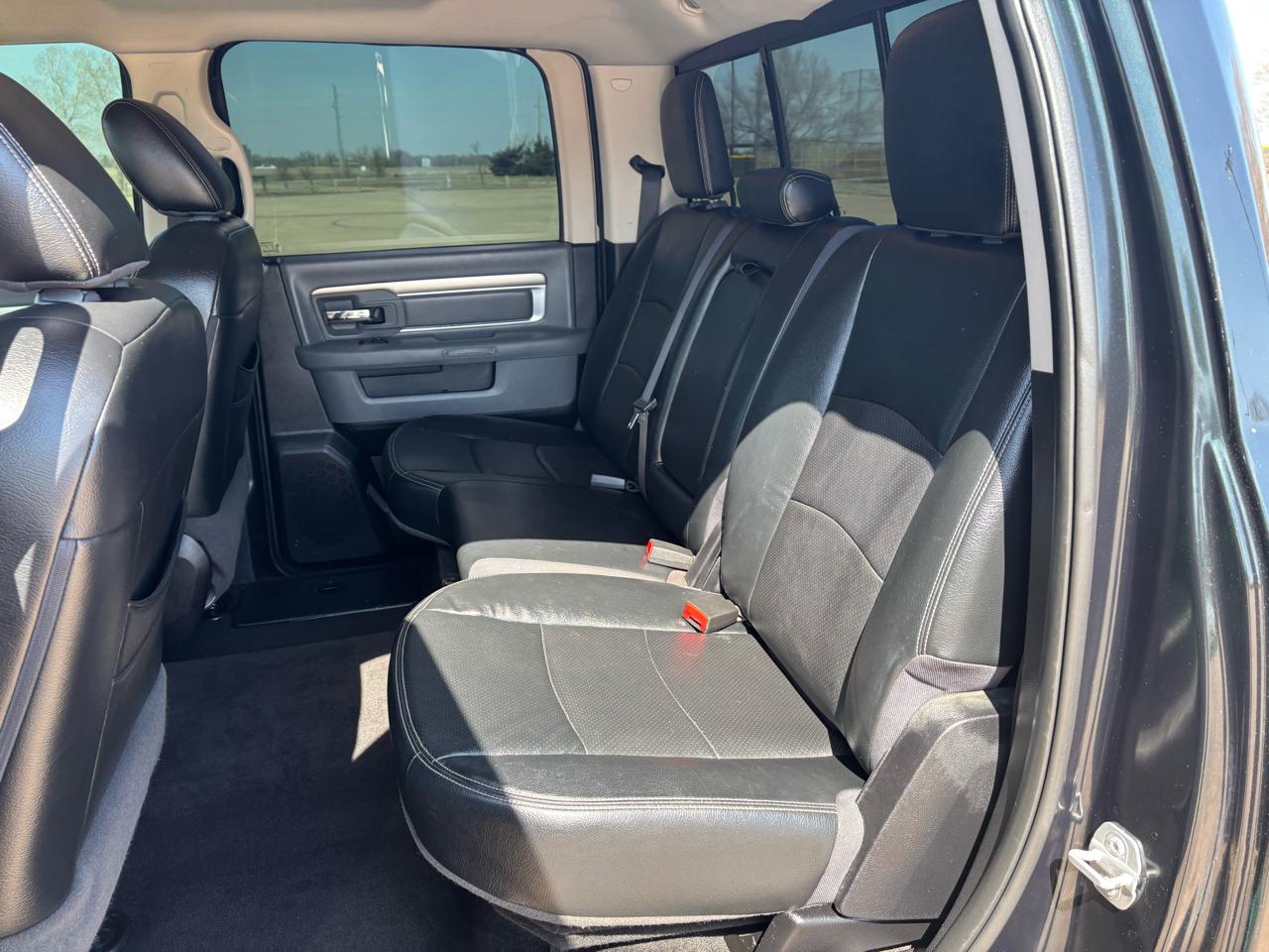 RAM 1500 4WD Crew Cab 140.5" Big Horn 2016