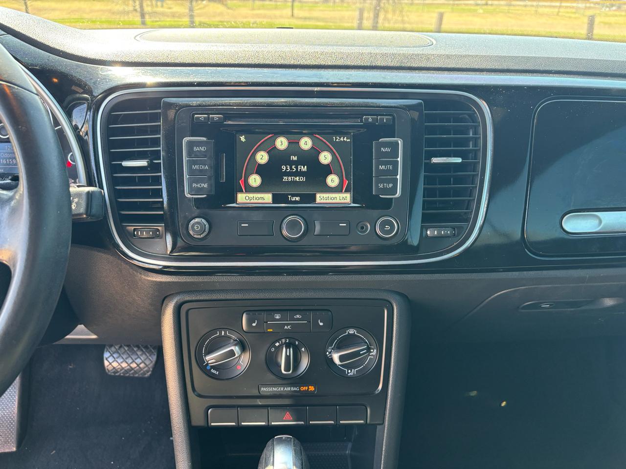 Volkswagen Beetle Convertible 2dr Auto 1.8T 2015