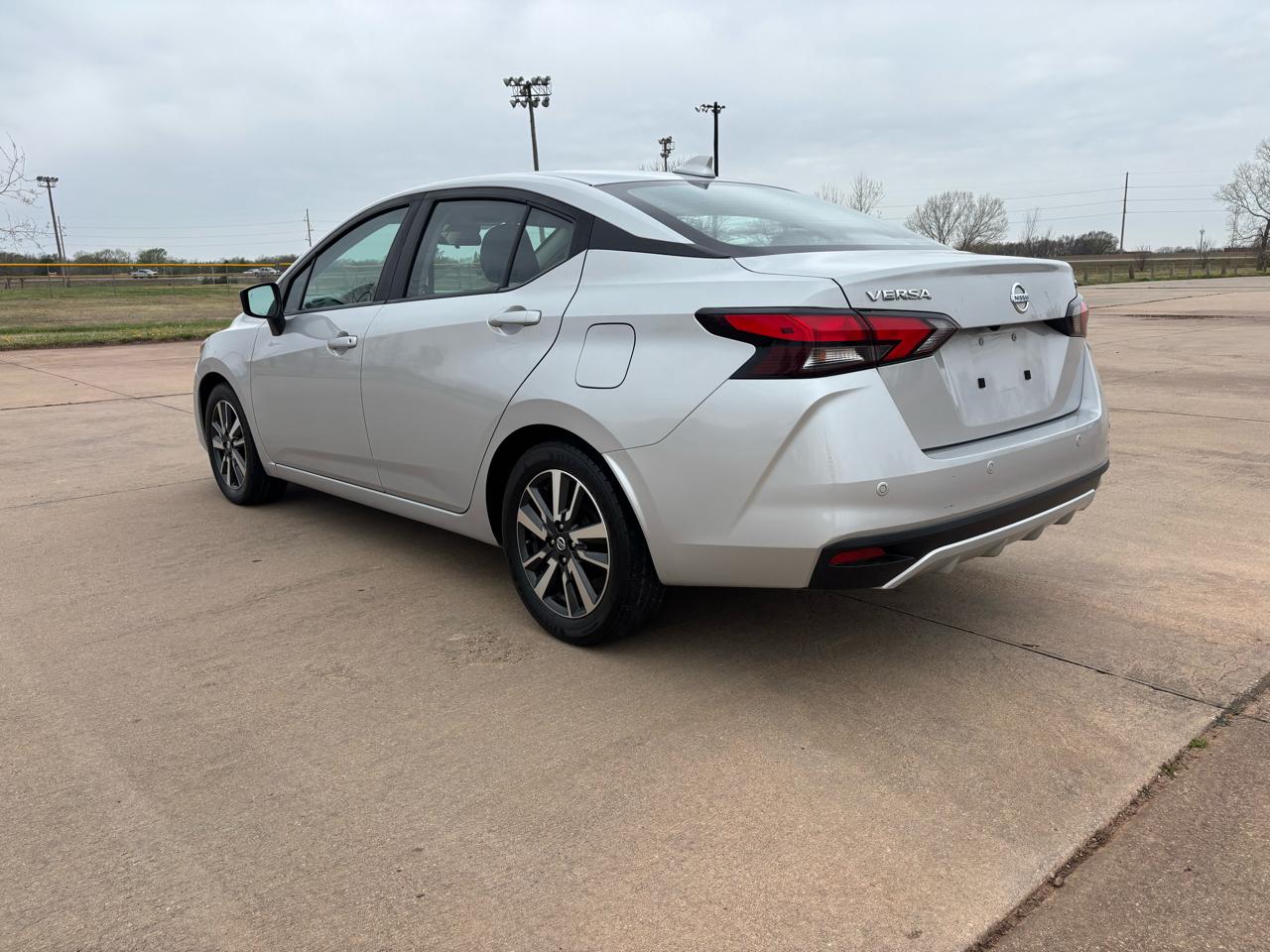 Nissan Versa SV CVT 2021