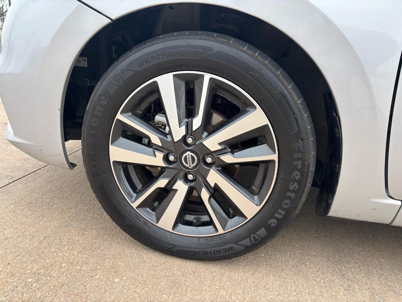 Nissan Versa SV CVT 2021