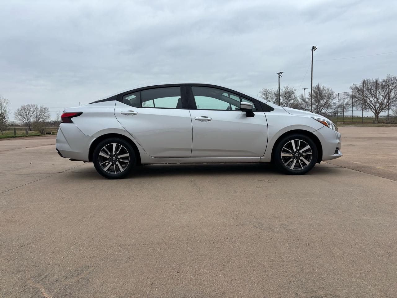Nissan Versa SV CVT 2021