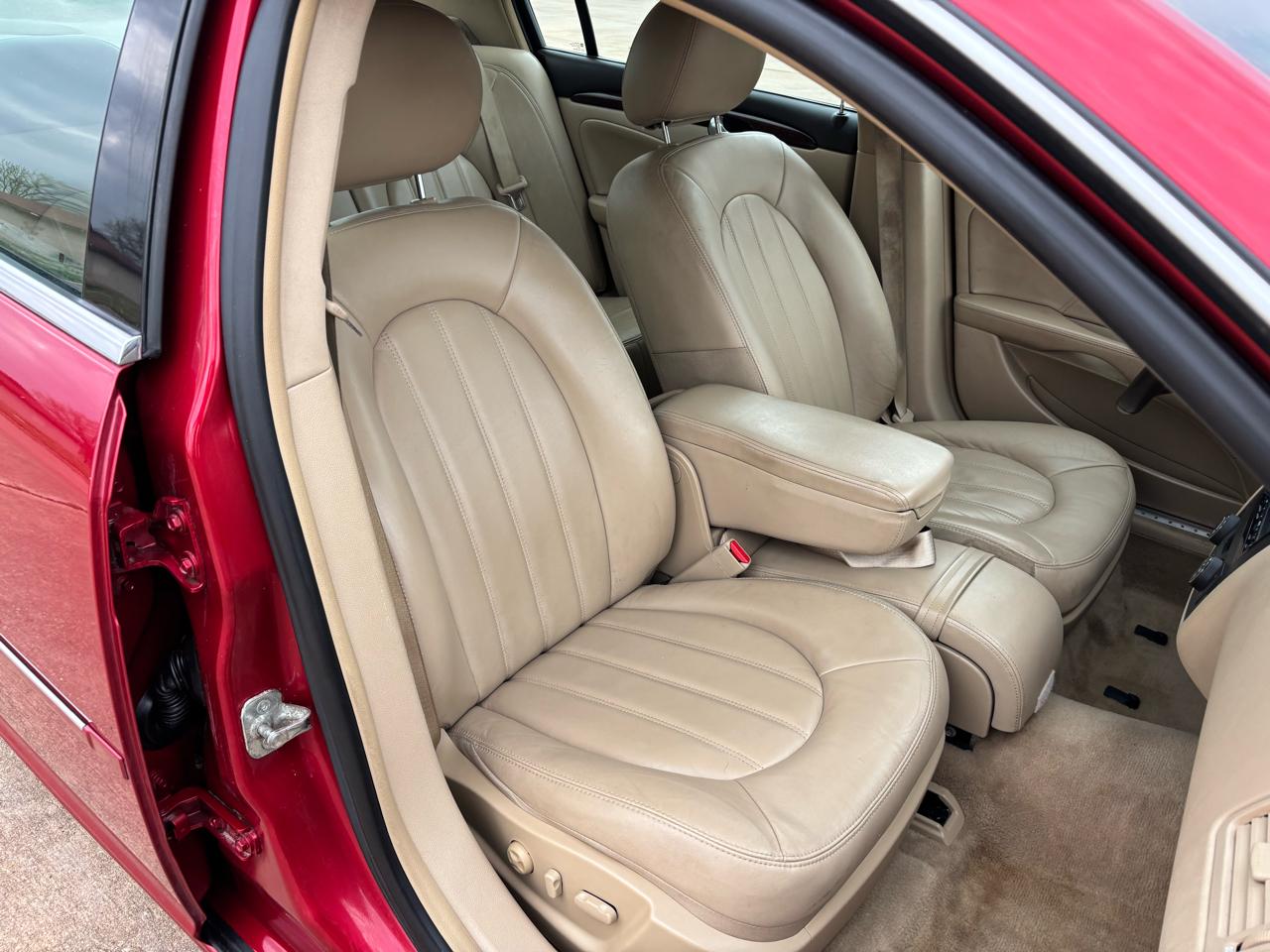 Buick Lucerne 4dr Sdn CXL 2011