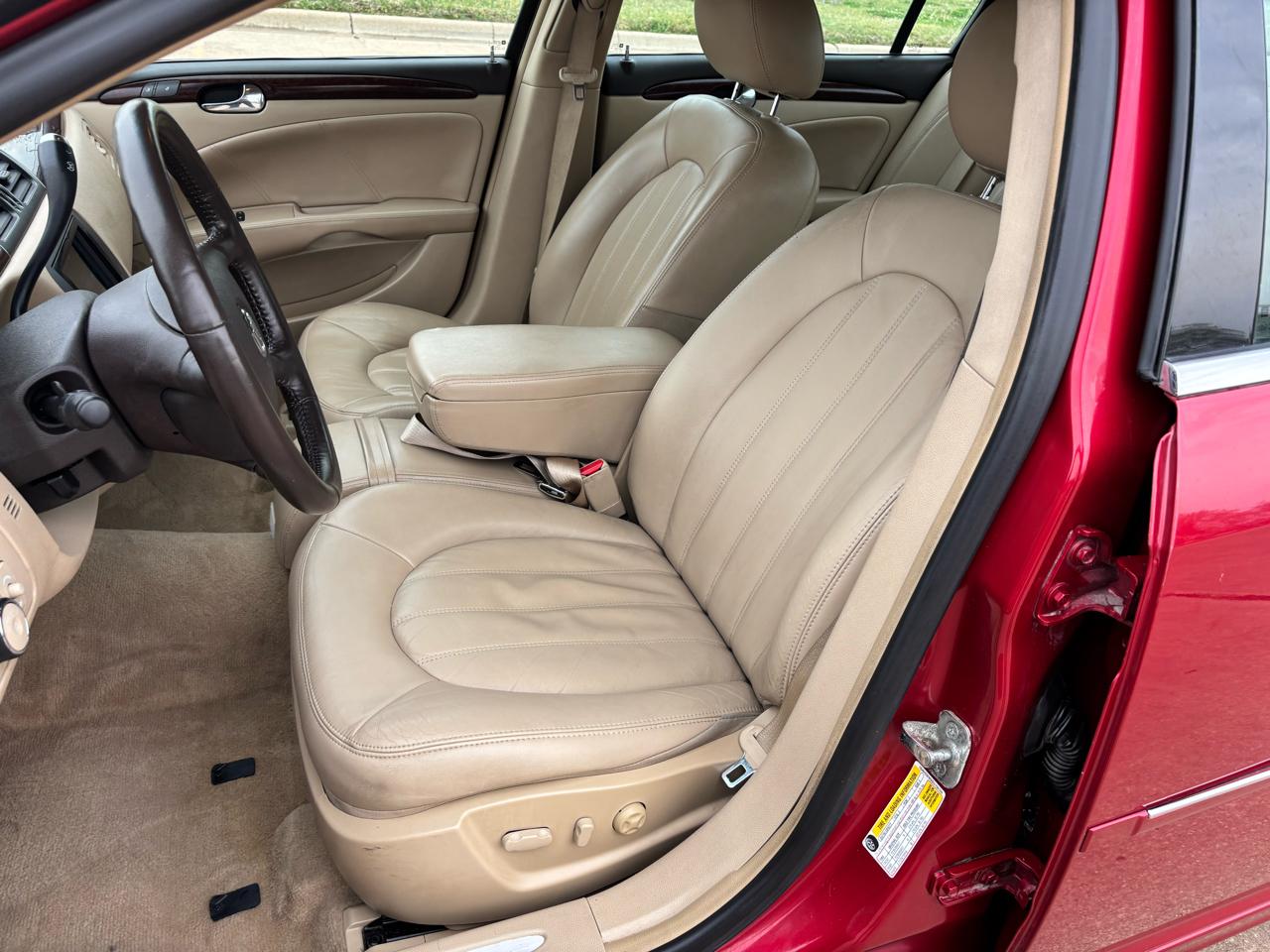 Buick Lucerne 4dr Sdn CXL 2011